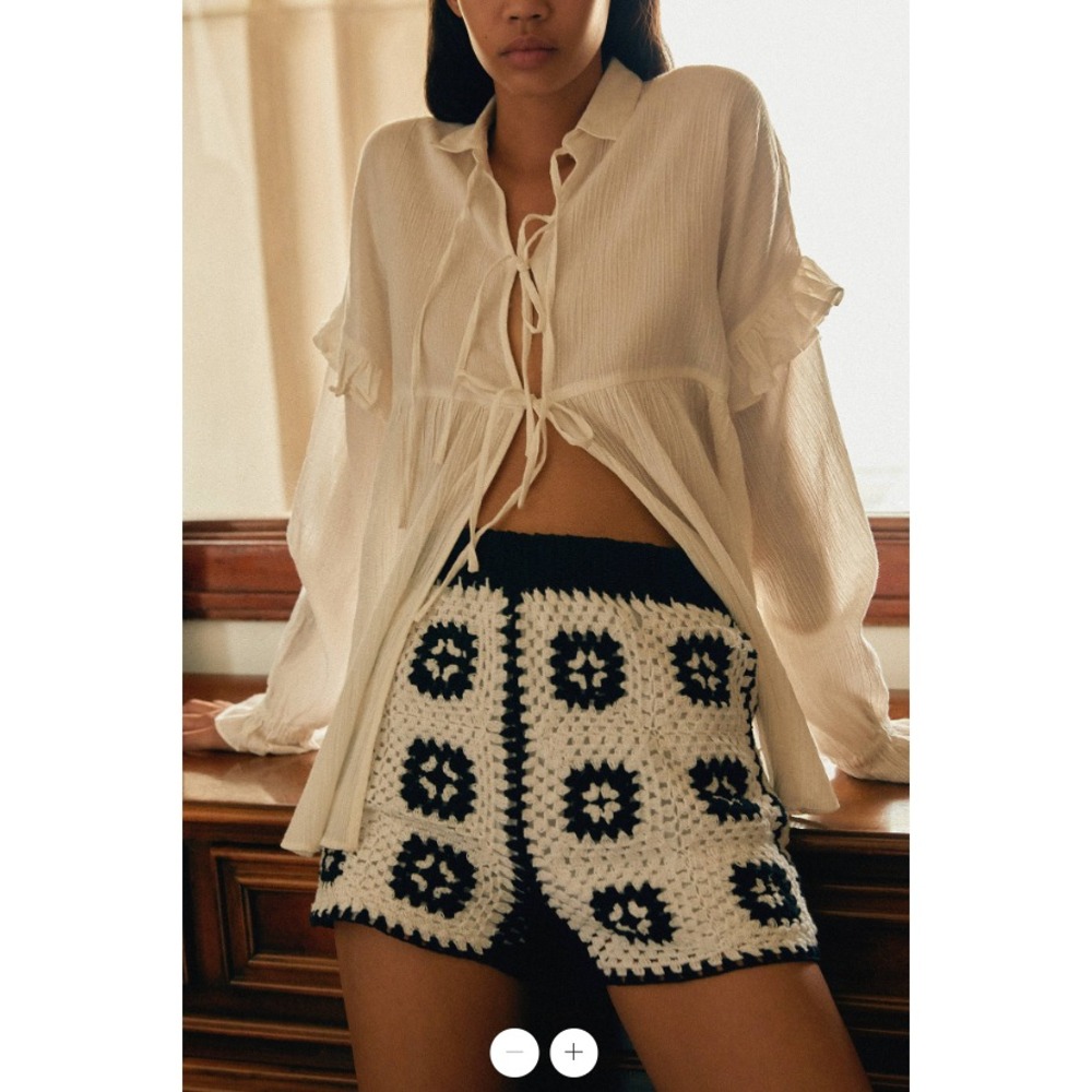 Urban Outfitters L Black White Crochet Shorts Granny Square Festival Hippie 70's